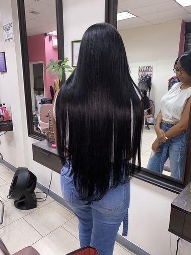 Aleydi T. · Luxury Straight